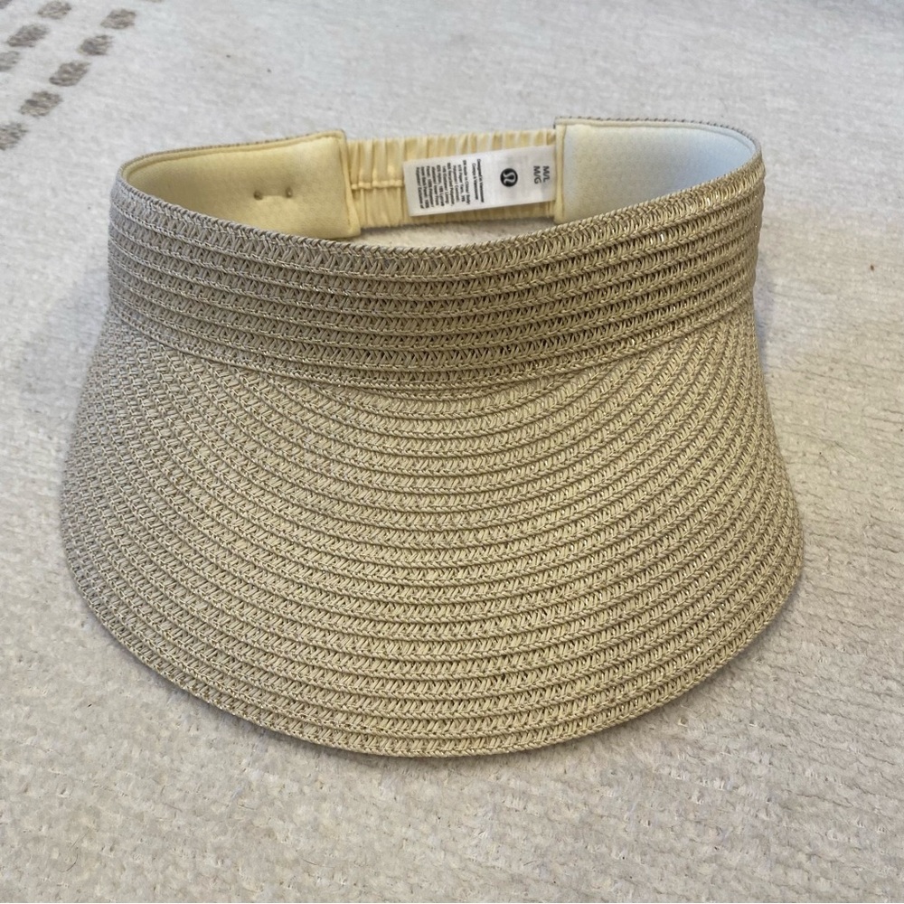 Lululemon Women's Paper Straw Removable Sweatband Visor size M/L, EUC